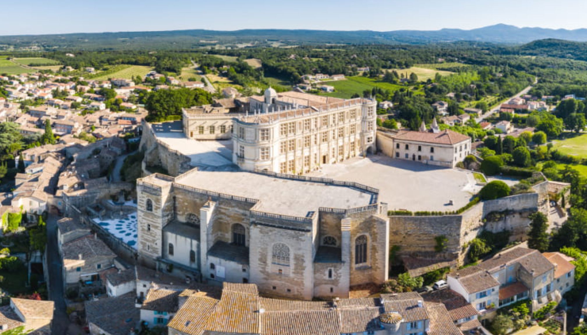 Visiter le château de Grignan : histoire, conseils et bonnes adresses